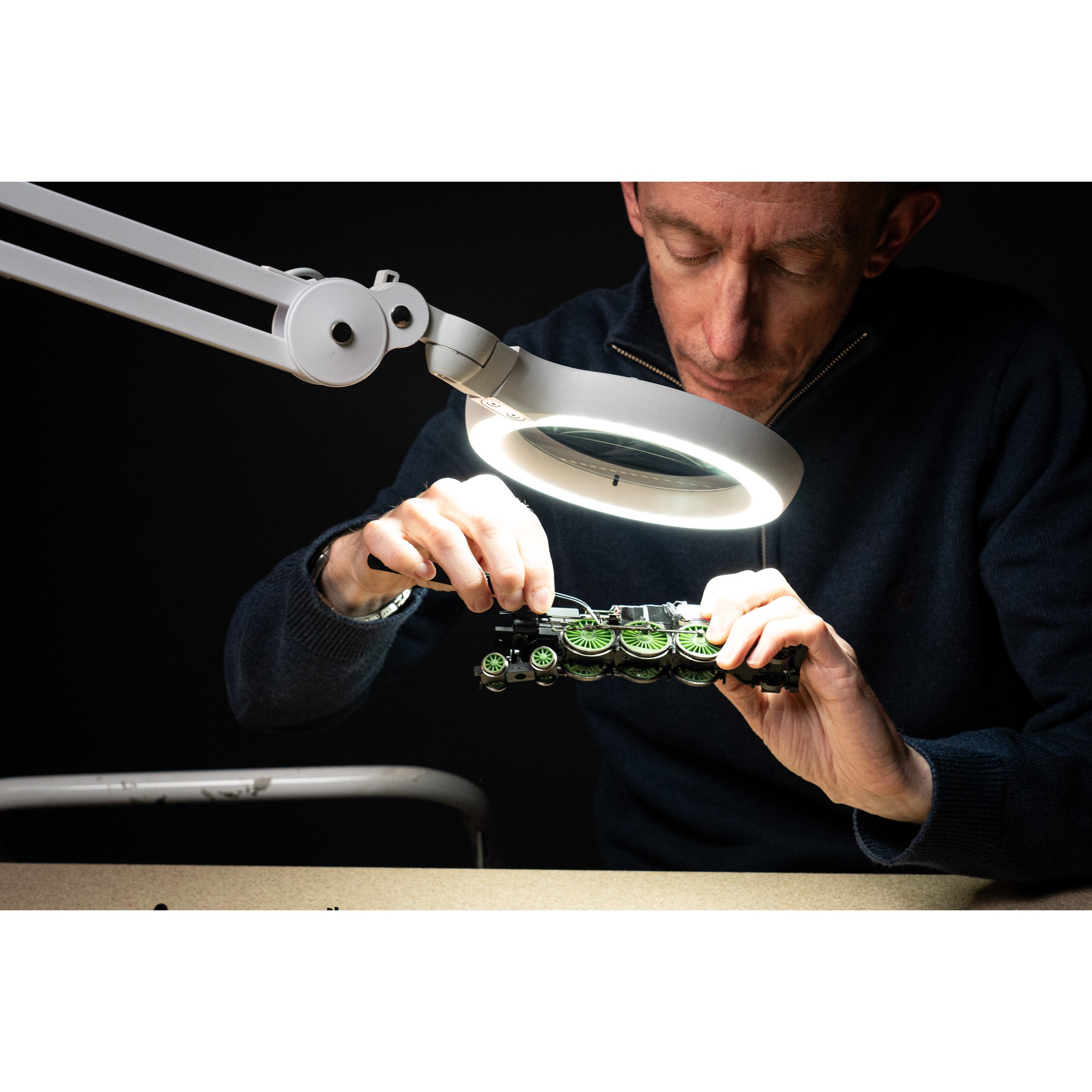 Daylight Omega 5 Lupenleuchte mit 2 Glaslinsen 3D + 5D