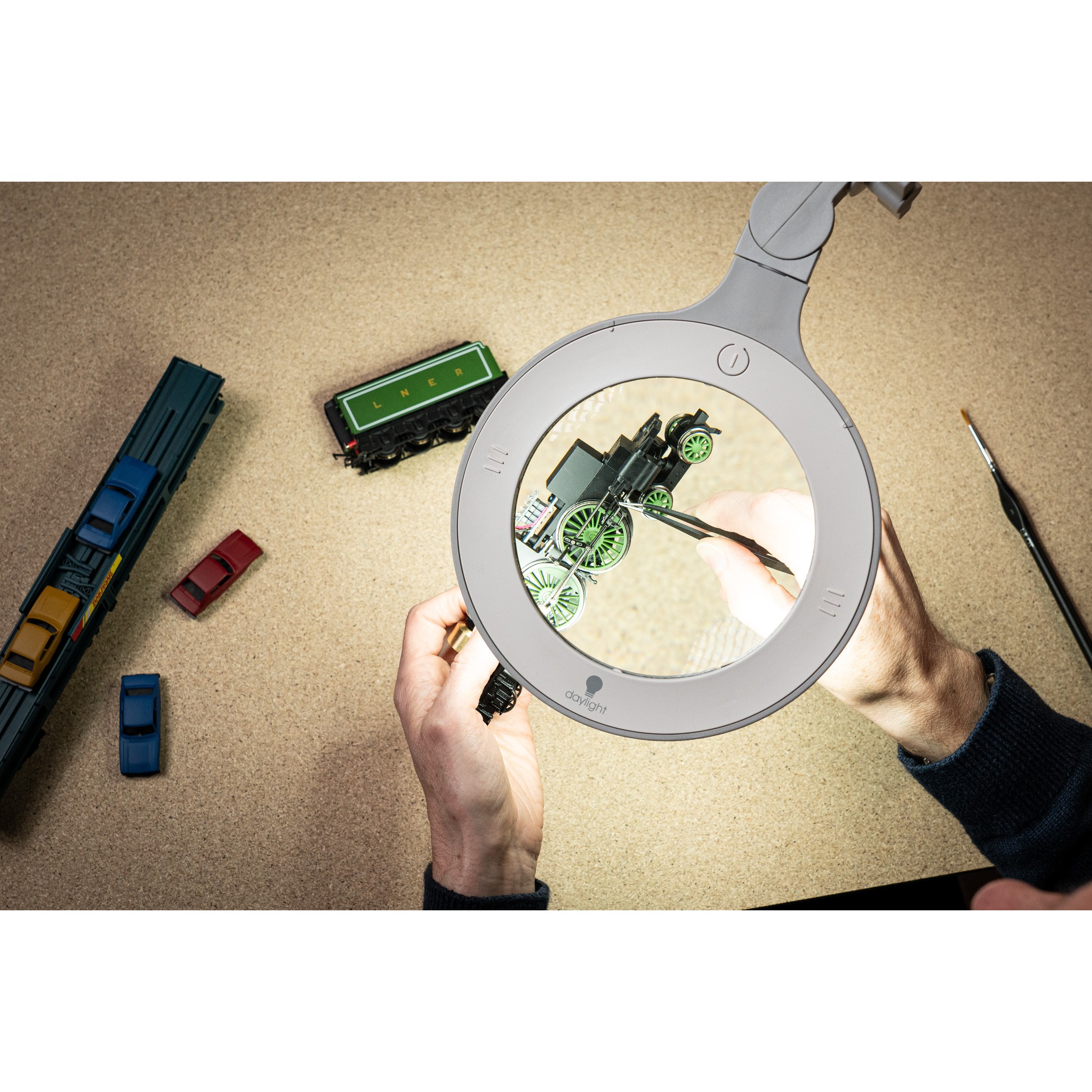 Daylight Omega 5 Lupenleuchte mit 2 Glaslinsen 3D + 5D