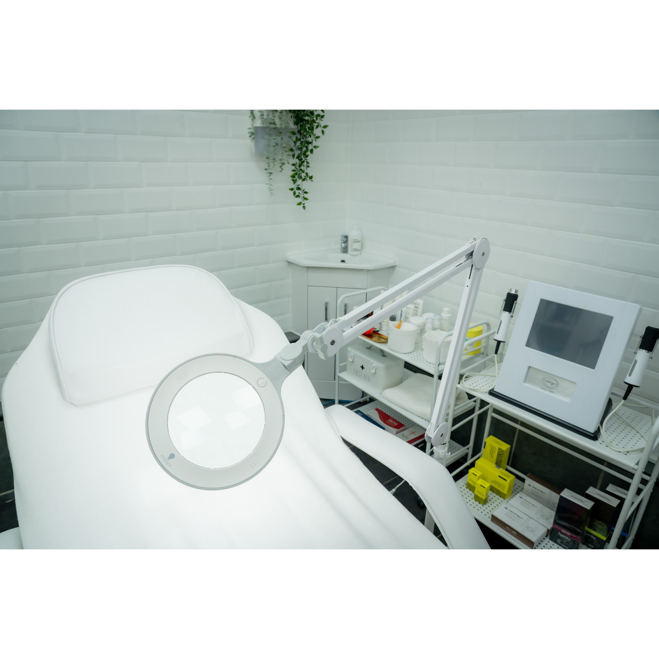 Daylight Omega 5 Lupenleuchte mit 2 Glaslinsen 3D + 5D