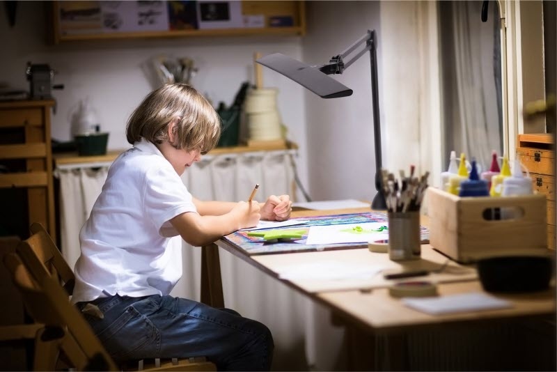 Daylight Lumi LED Arbeitsplatzleuchte (schwarz/ Klemm/ dimmbar)