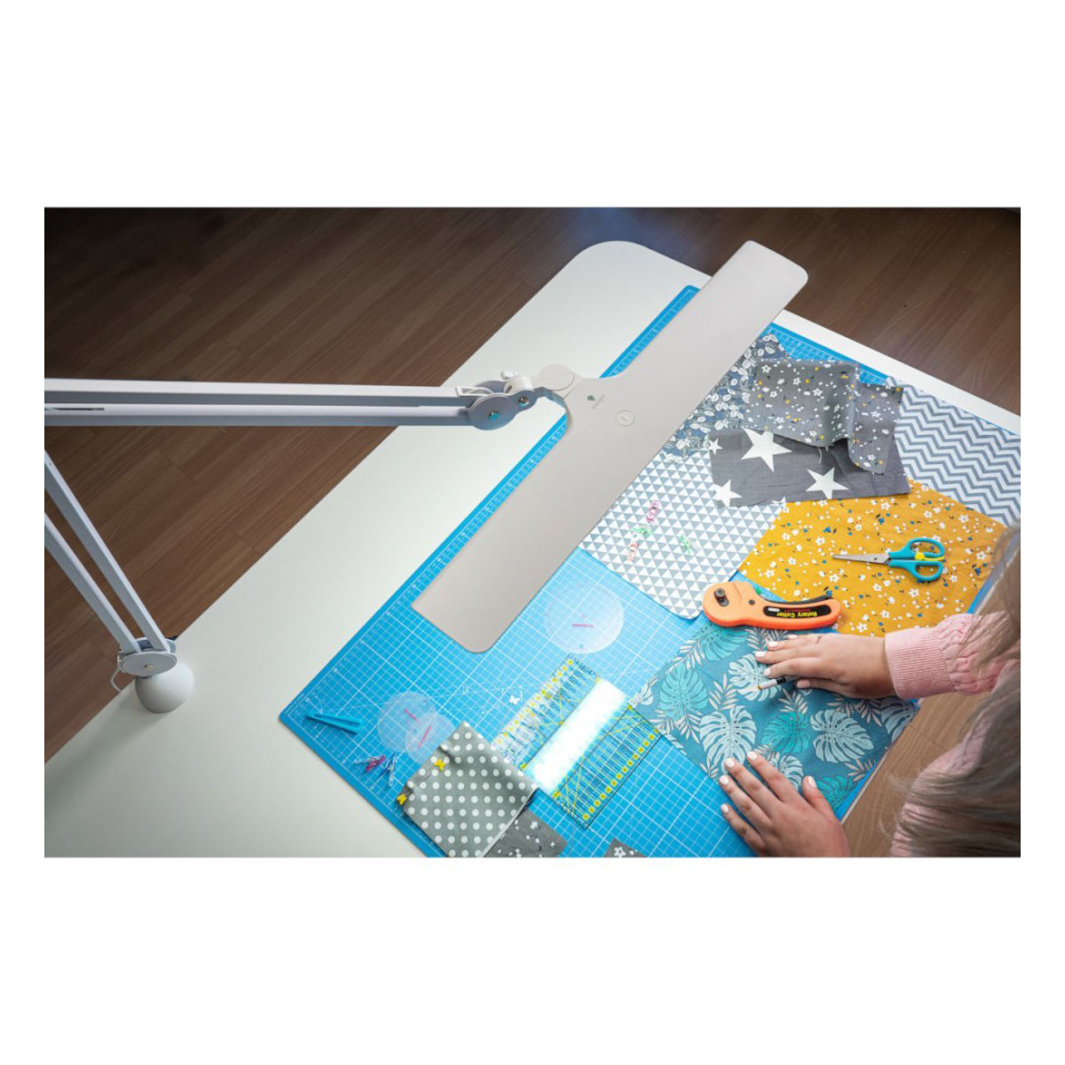 Daylight Lumi LED Arbeitsplatzleuchte (weiß/ Klemm/ dimmbar)