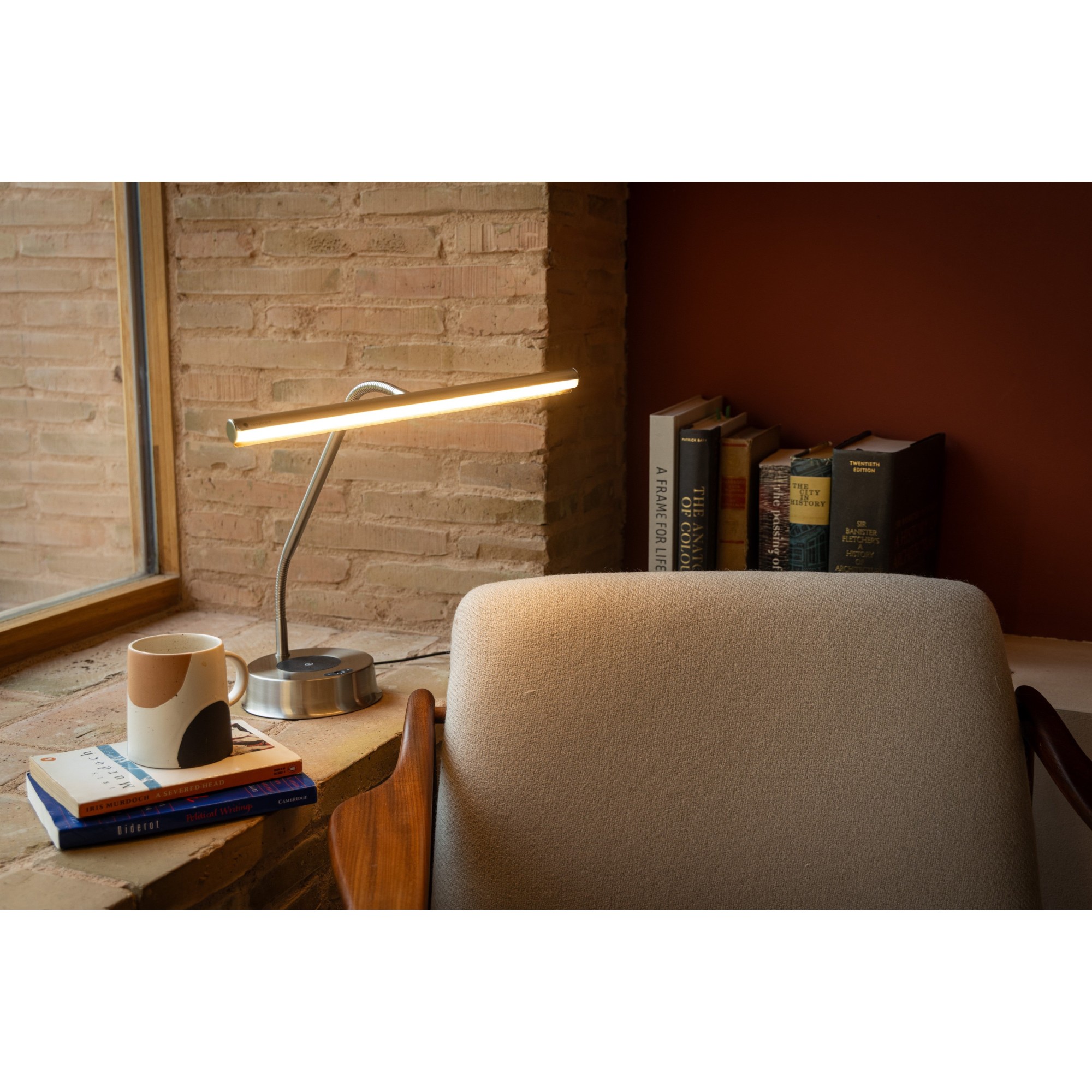 Daylight Libra Tischleuchte mit USB-Ladestation im Standfuß